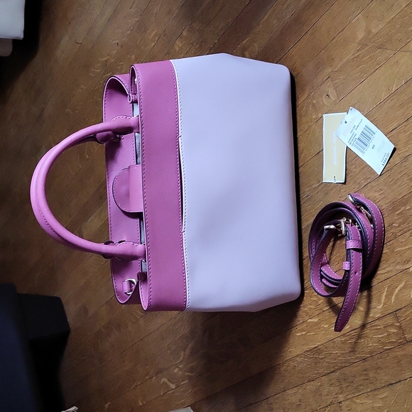 Michael Kors Hailey Crossbody Purse Like New - Picture 5 of 16